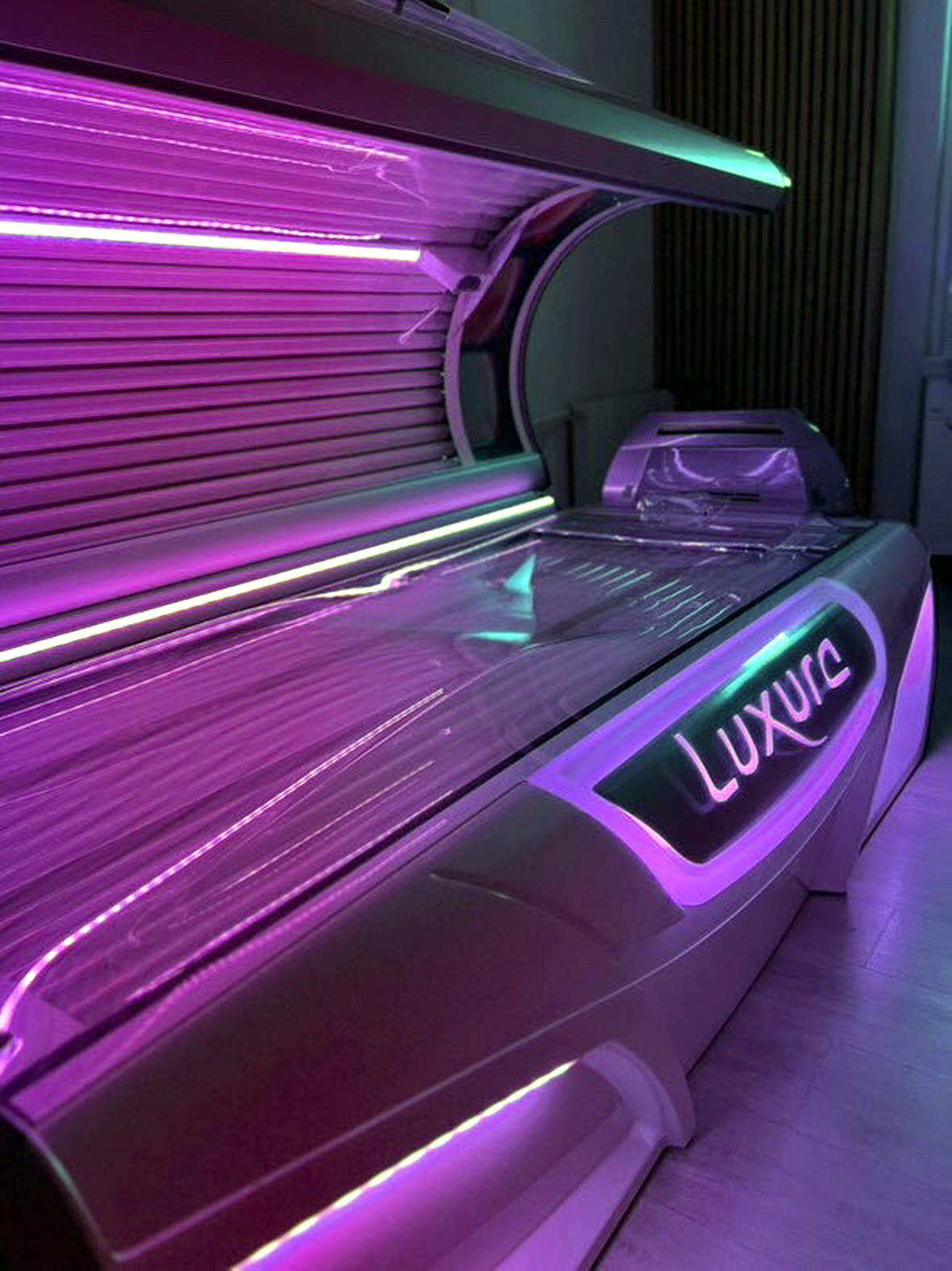 Solárium — otevřený vršek s fialovým světlem