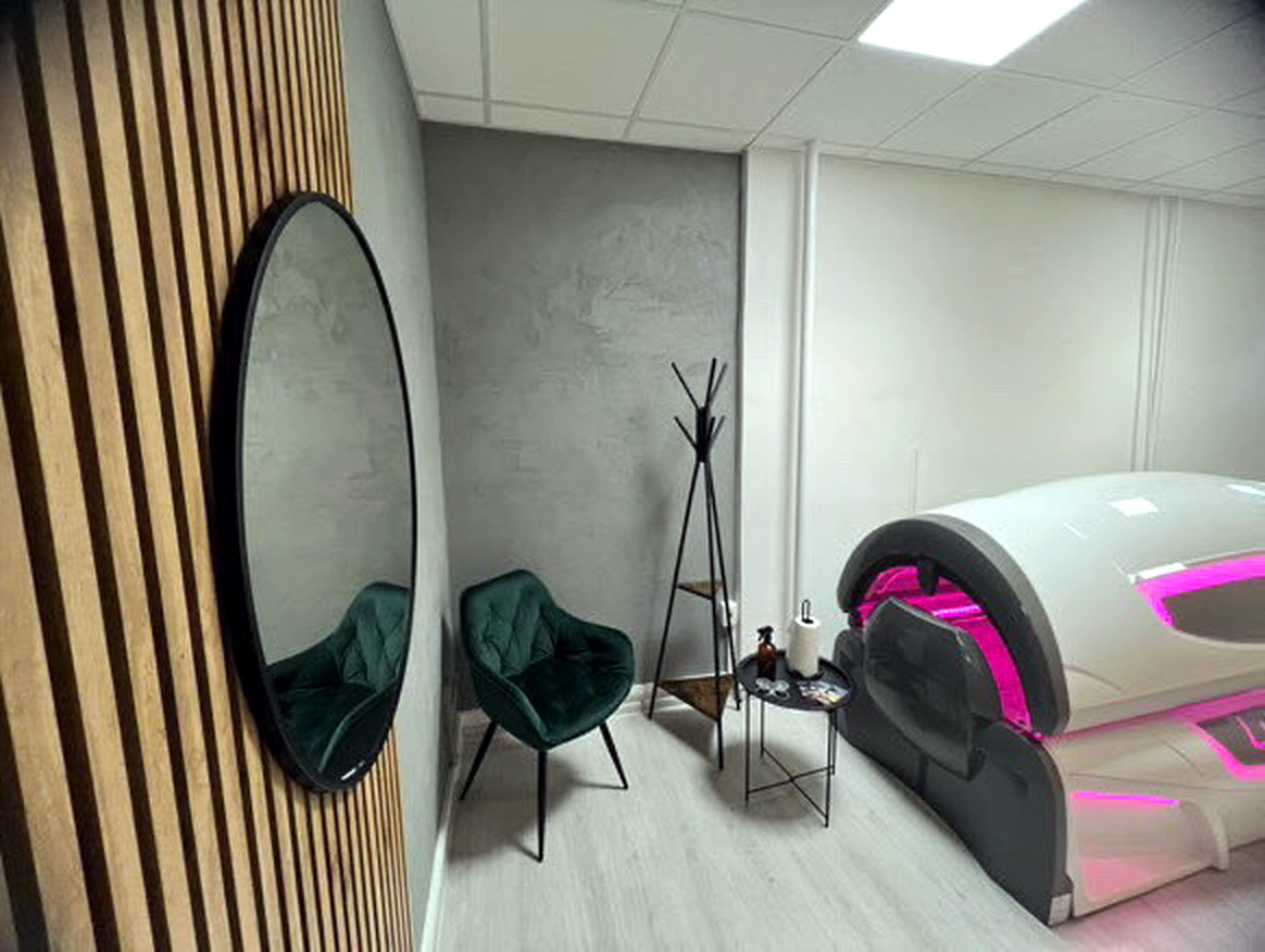 Interiér místnosti se soláriem